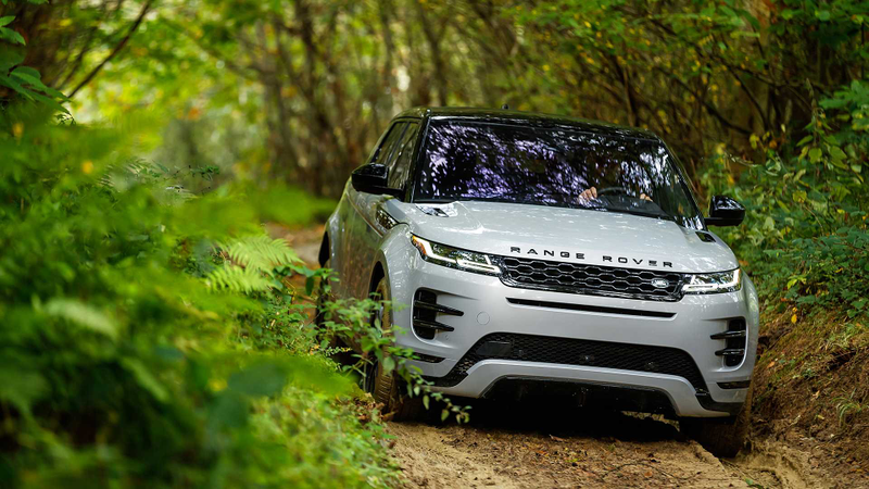 Illustration for article titled The 2020 Range Rover Evoque Lets You See Through the Hood
